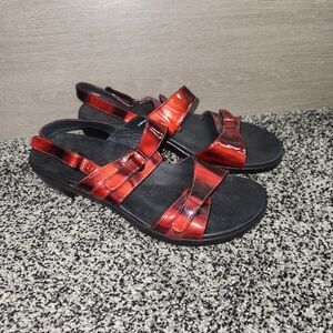 Aravon Red Patent Leather Adjustable Strap Comfort Sandals Women's size‎ 9 B,